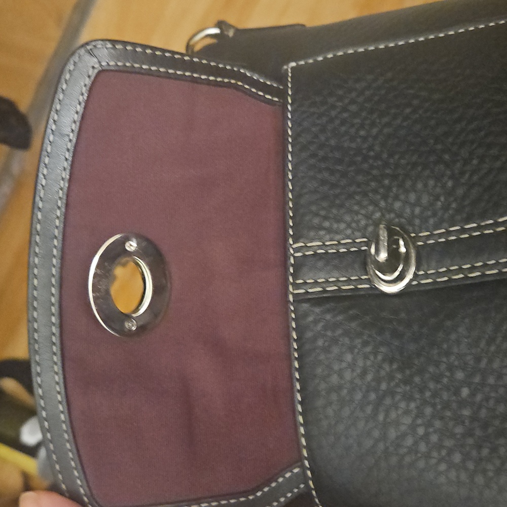 Vintage Coach Black Pebbled Leather Crossbody Bag with Turnlock Front Pocket. - Picture 6 of 14